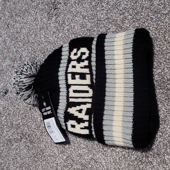 NFL Las Vegas Raiders On Field New Beanie Winter Pom Knit Ski Hat Fleece - Picture 1 of 3
